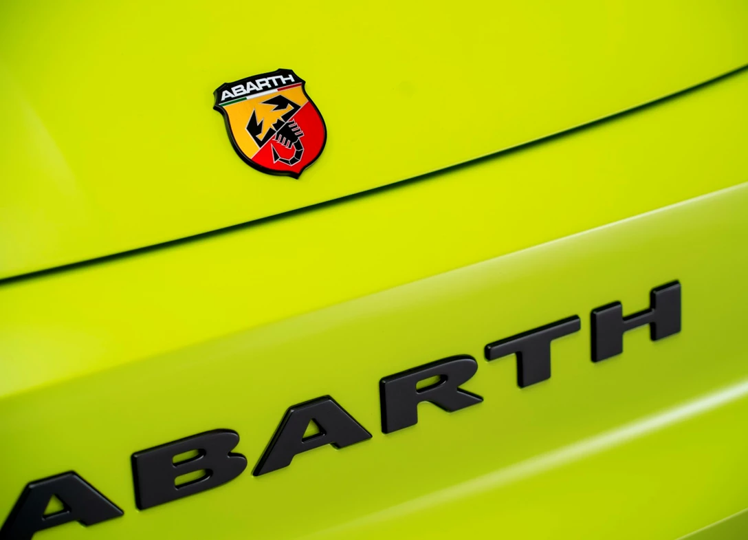 1691502-Abarth-500e-2024-17.jpg