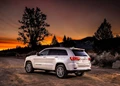1647997-Jeep-Grand_Cherokee-2021-02.jpg
