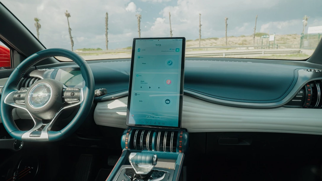 1673505-BYD ATTO 3 vs Geely Geometry C.01_05_24_09.Still066 copy.jpg