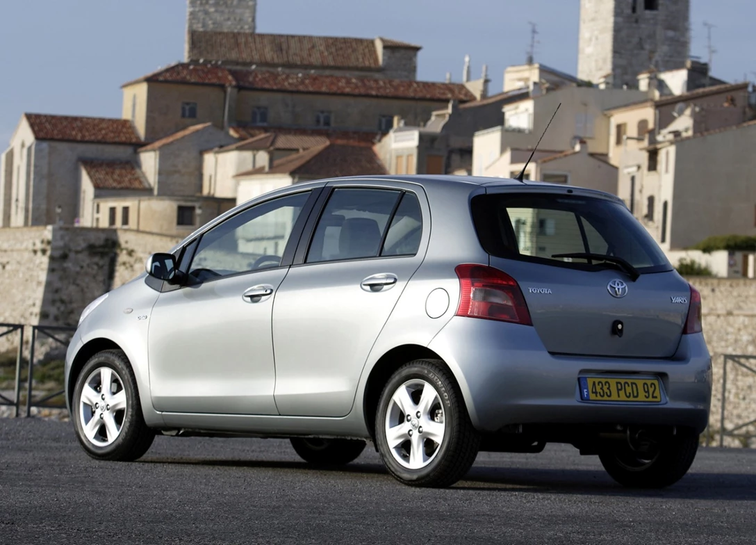1686593-Toyota-Yaris-2009-03.jpg