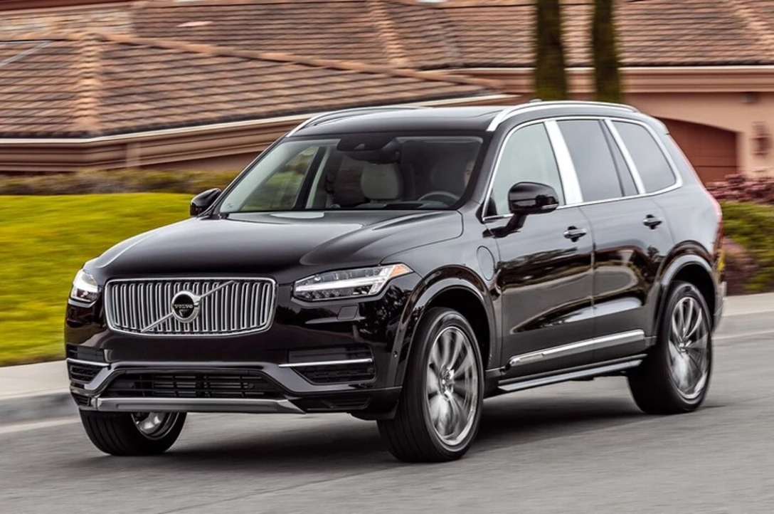 1646673-2018-Volvo-XC90-T8-Excellence-front-three-quarter-in-motion-03.jpg