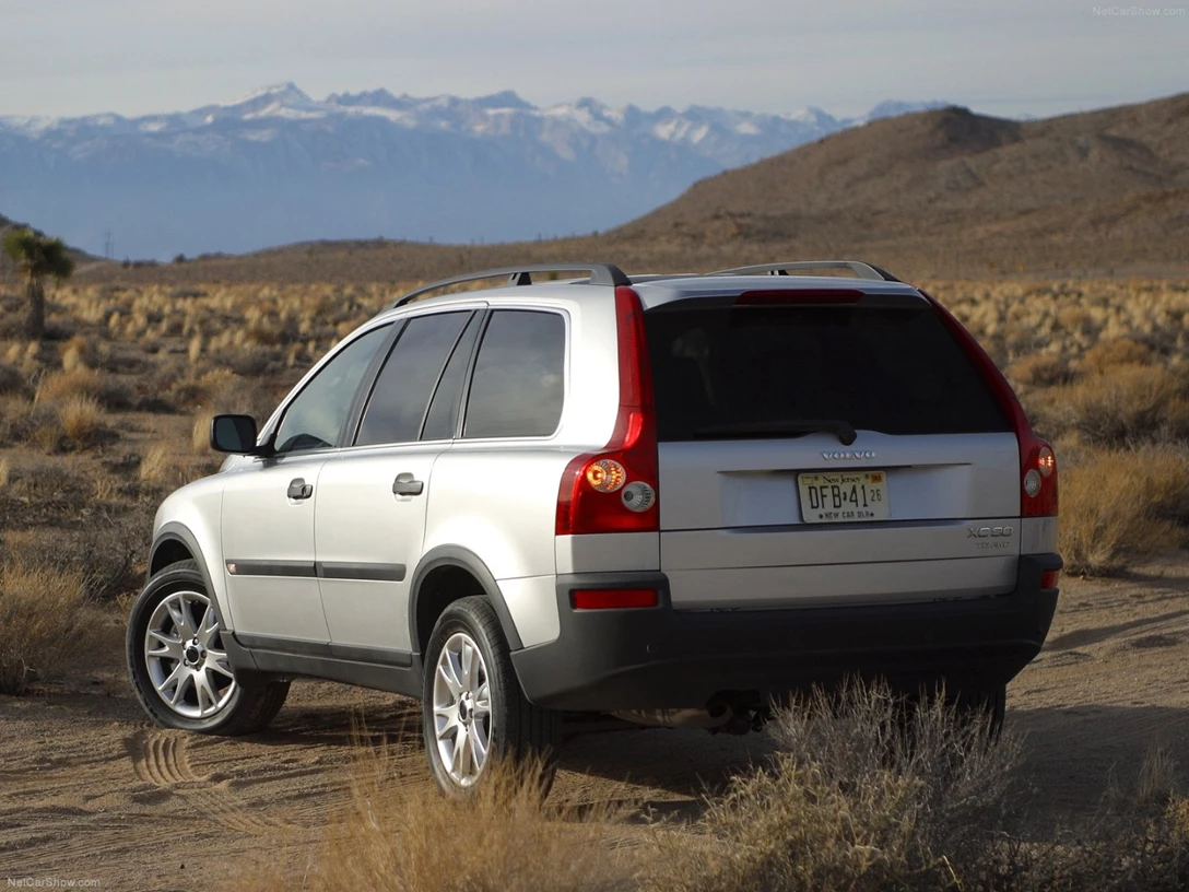 1593340-Volvo-XC90 3.jpg