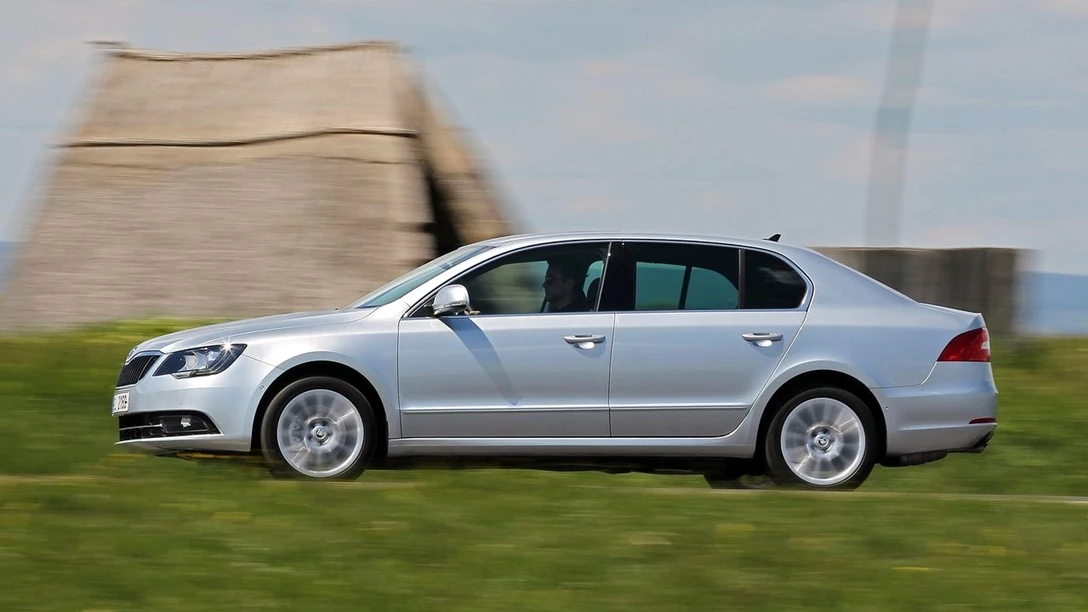 1680930-Skoda-Superb-2014-1280-09.jpg