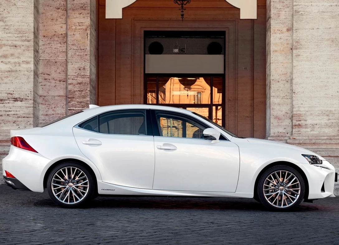 1664409-Lexus-IS-2019-02.jpg