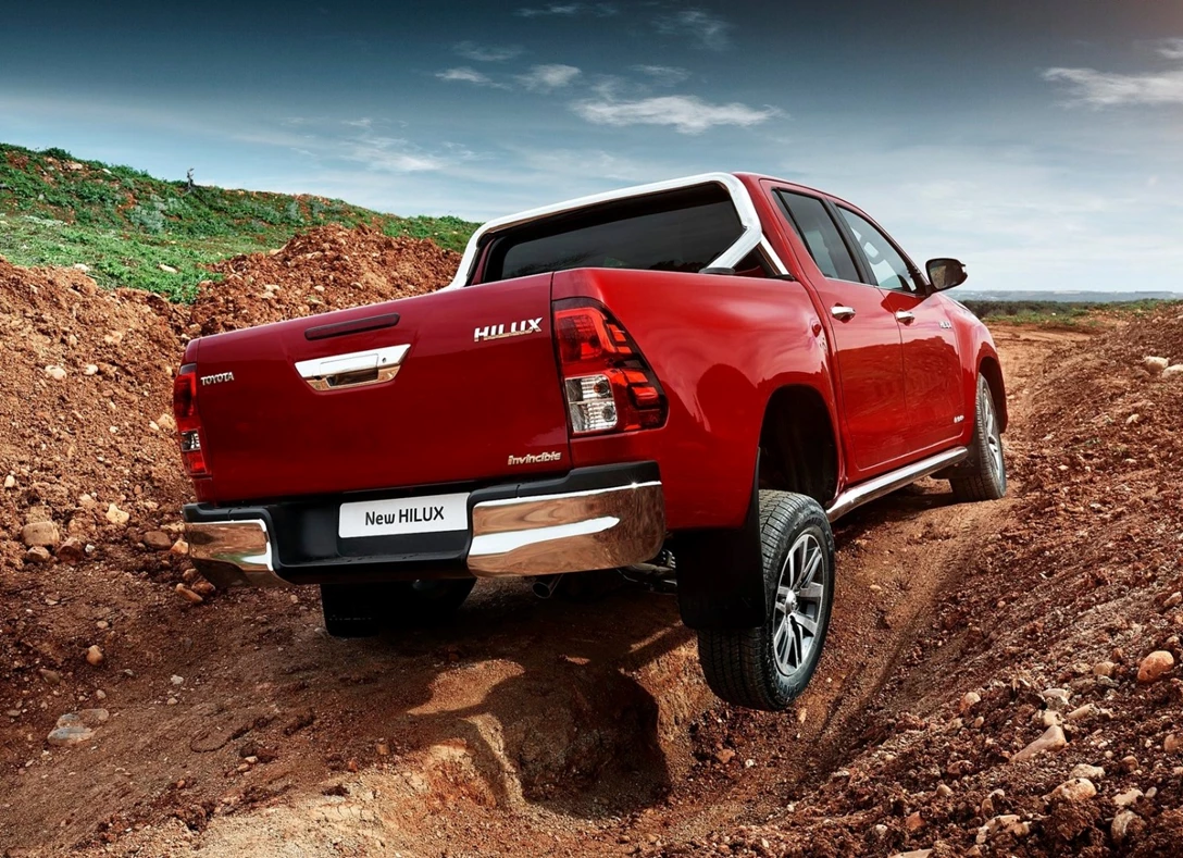 1659470-Toyota-HiLux-2016-03.jpg