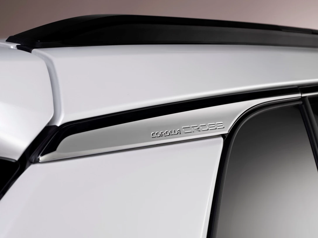 1653750-9corollacrosshybrid-2.jpg