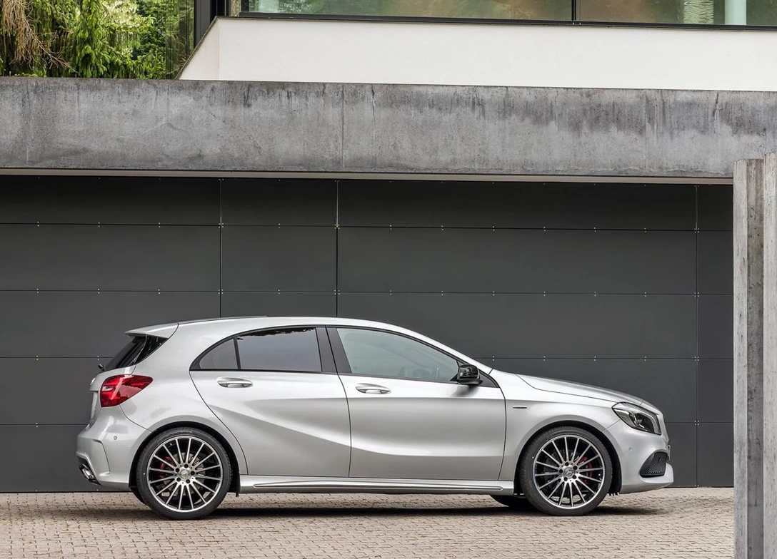 1647155-Mercedes A class 2017 (13).jpg