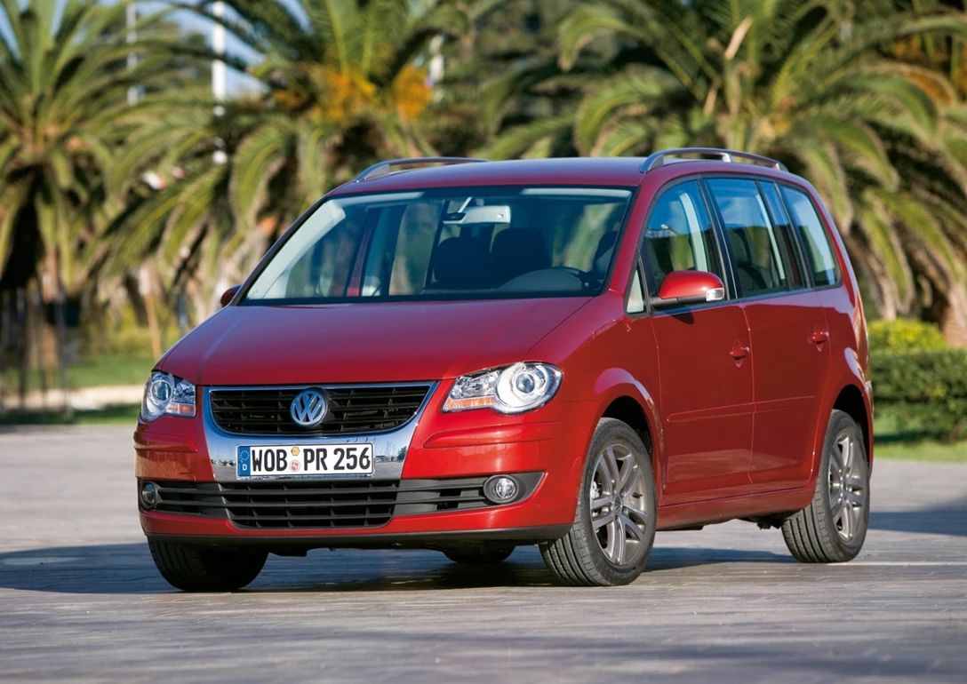 1594264-Volkswagen-Touran 1.jpg