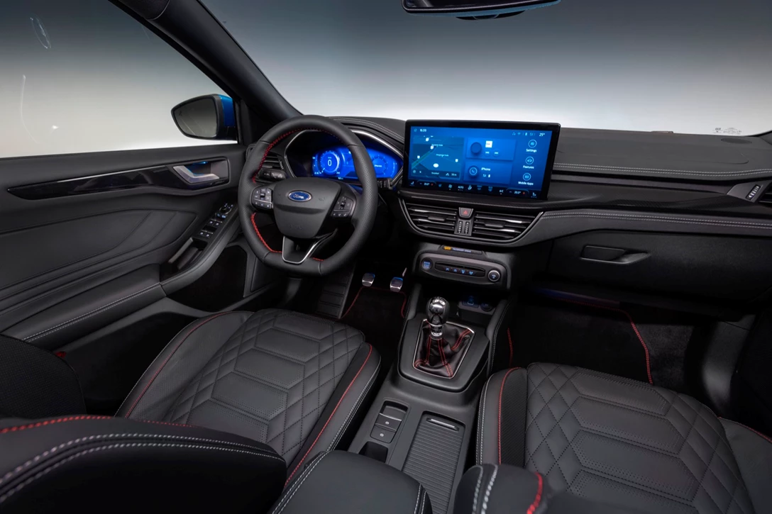 1654393-2021_FORD_FOCUS_ST-LINE_INTERIOR_04.jpg