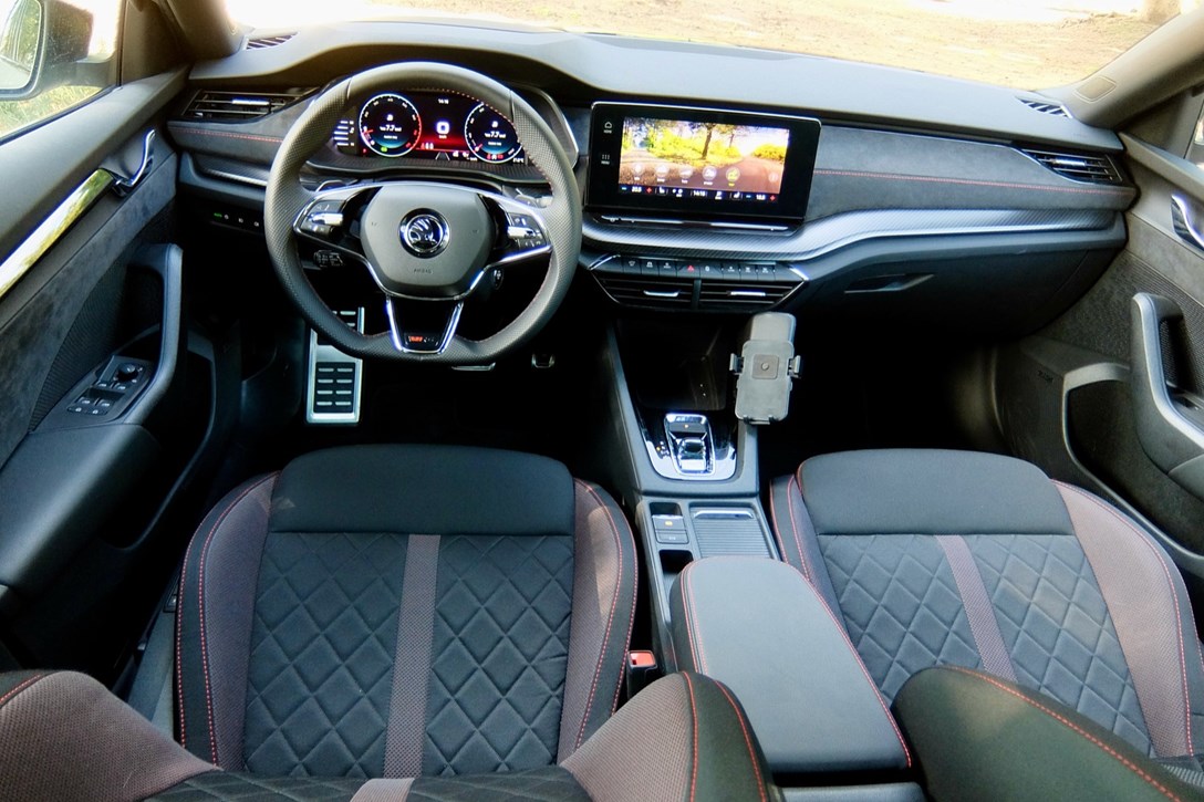 1640003-סקודה אוקטביה מבחן דרכים - 7.jpeg