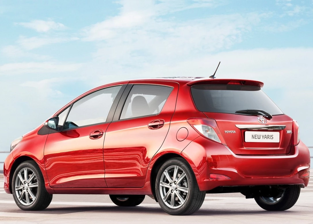 1644502-Toyota-Yaris-2014-04.jpg