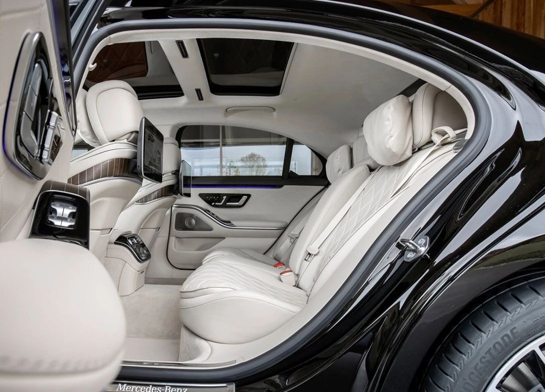 1679462-Mercedes-Benz-S-Class-2023-10.jpg