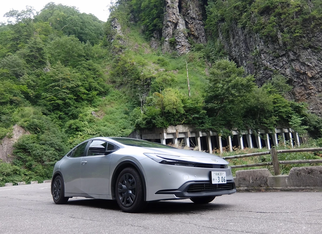 1706212-PRIUS HAKUSAN 2.JPG