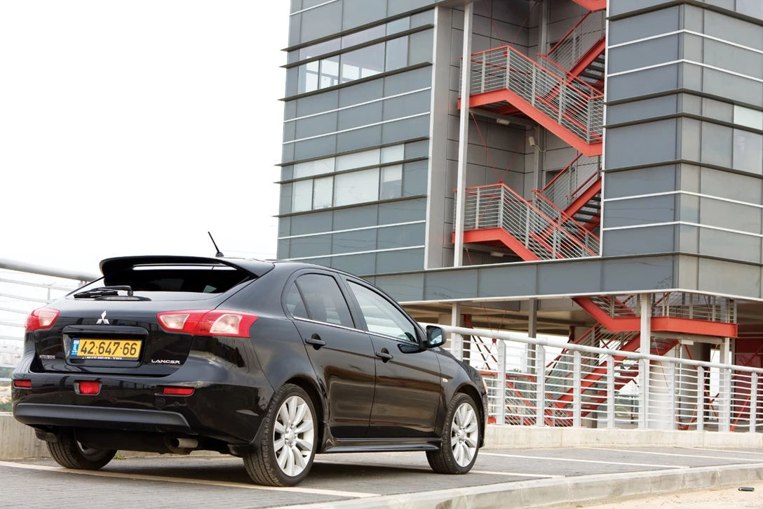 1666068-Mitsubishi Sportback Big 01.jpg