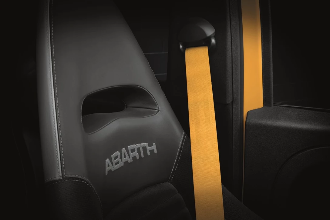 1602335-180903_Abarth_595MY190111giallo.jpg