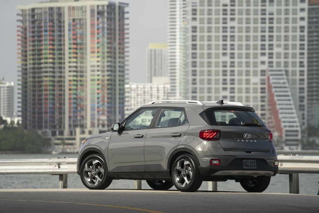 1674021-Hyundai-Venue-2023-02.jpg