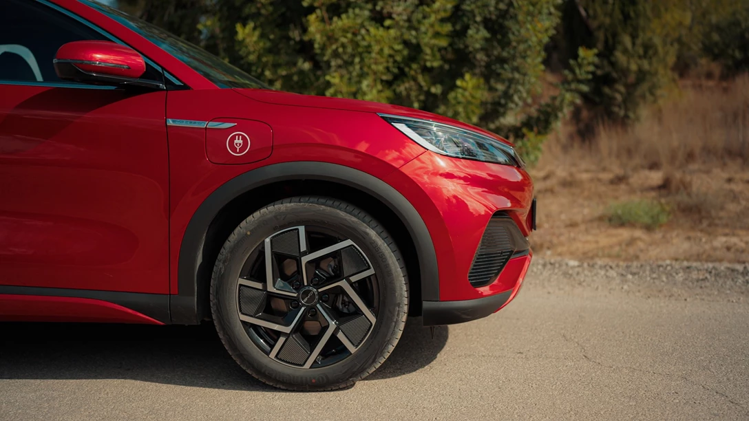 1672443-BYD ATTO 3.00_40_23_11.Still031 copy.jpg