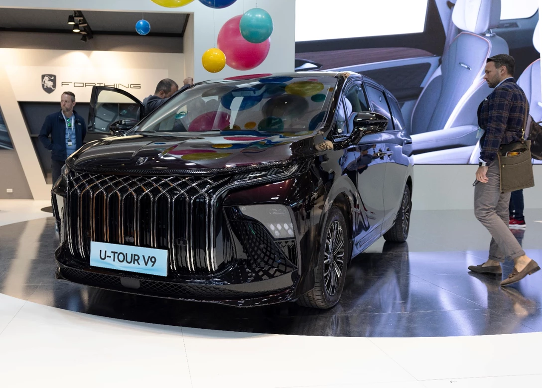 1688053-FORTYHINGS V9-min.jpg