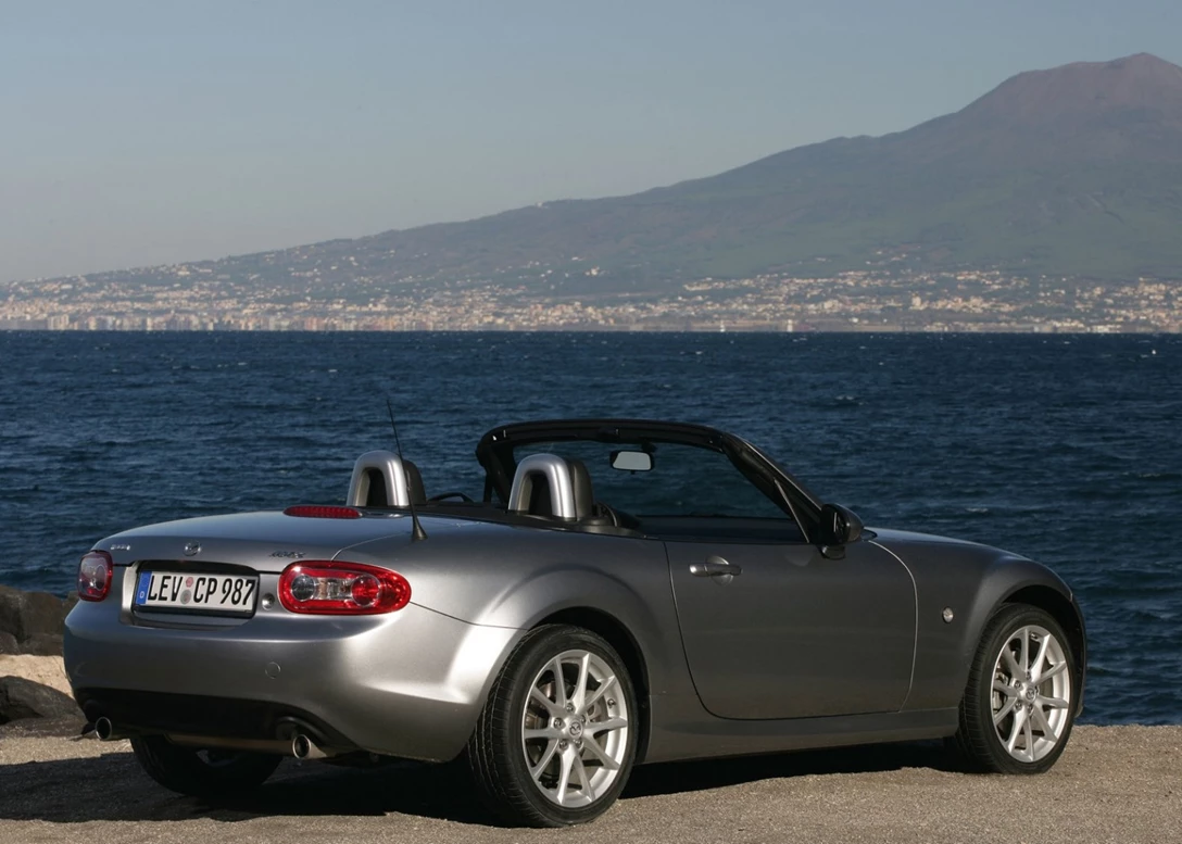 1598107-Mazda-MX-5-2009-1600-1c.jpg