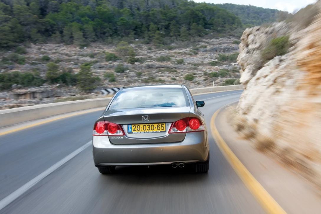 1666048-lancer-civic big 03.jpg