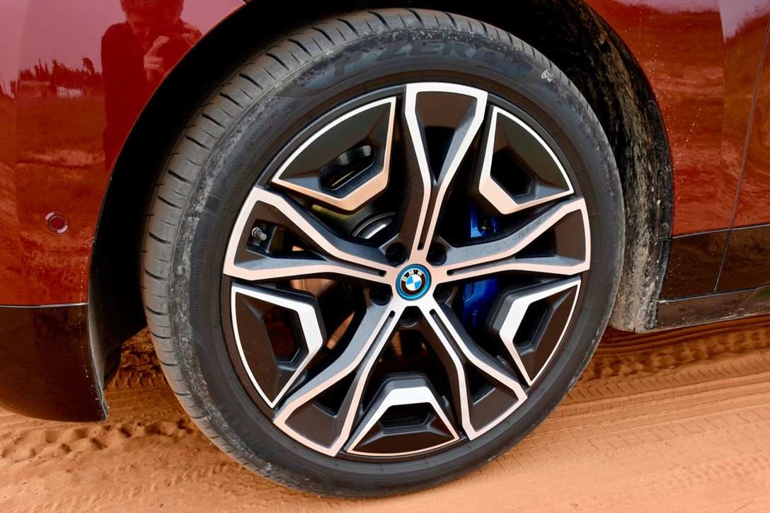 1657674-ב.מ.וו IX - 7.jpeg