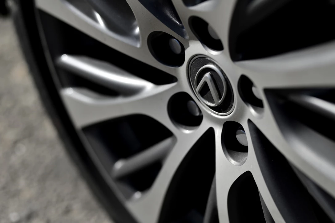 1612118-לקסוס ES - מבחן דרכים (10).jpg