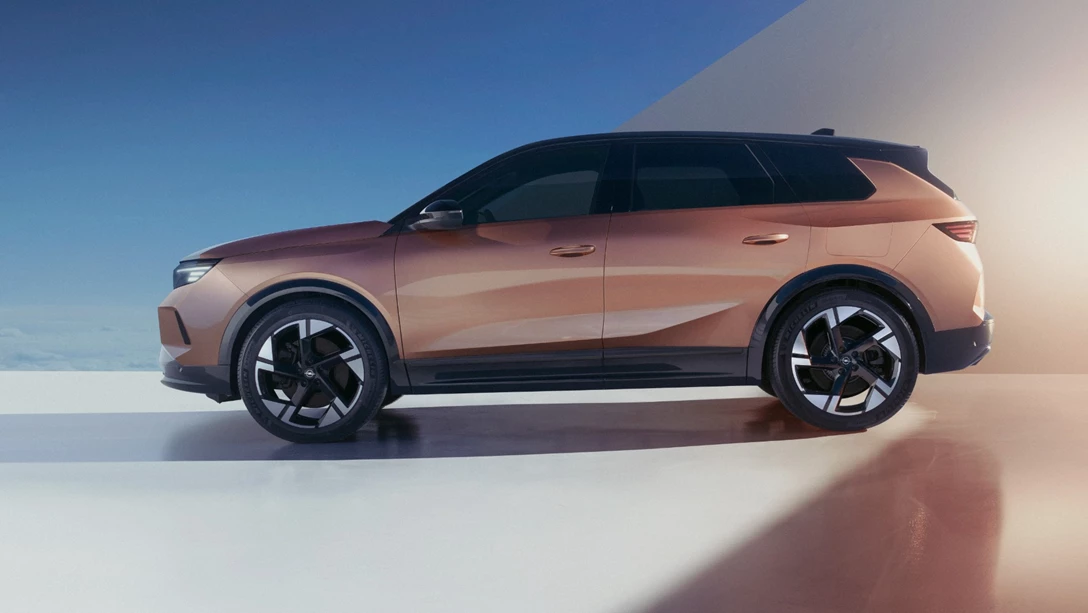 1696103-NewOpelGrandland (1)-min.jpg