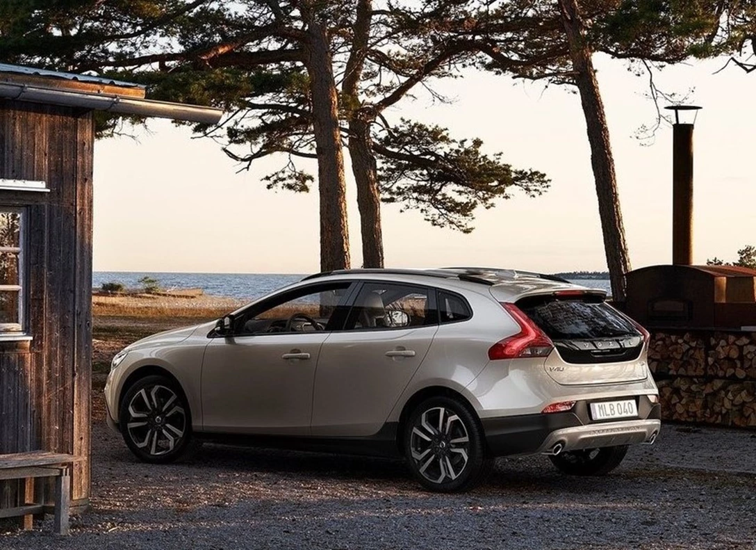 1663736-Volvo-V40_Cross_Country-2019-02.jpg