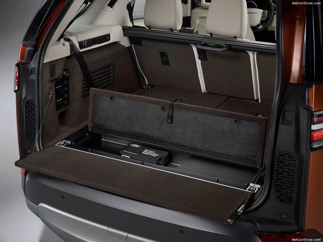 1591036-Land_Rover-Discovery 7.jpg