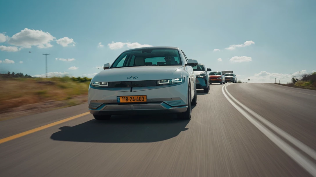 1681773-Hyundai IONIQ 5 vs Skoda Enyaq vs KIA EV6 vs TOYOTA BZ4X - 2023.02_05_37_08.Still209 copy.jpg