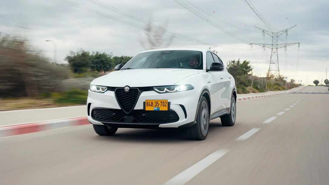 1676511-Alfa Romeo Tonale 2023.00_15_33_01.Still012 copy.jpg