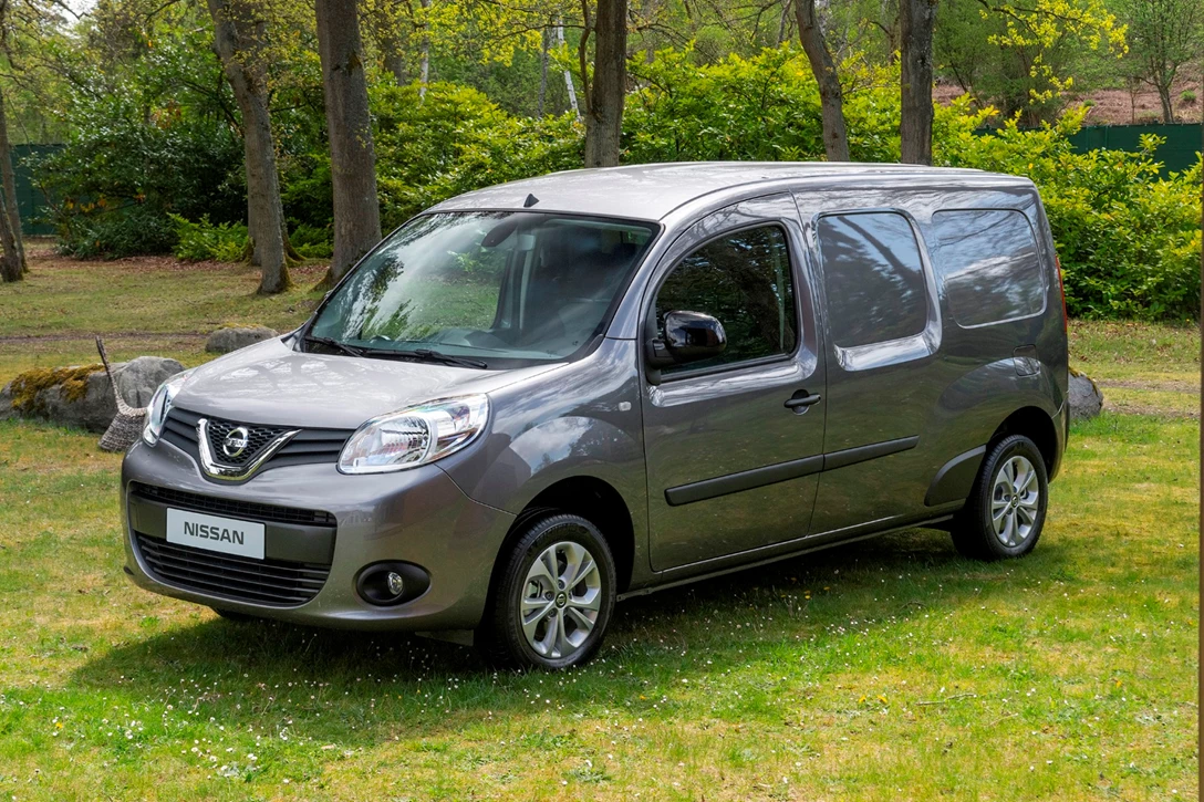 1616356-Nissan NV250 L2 Van - Silver - Exterior 12.jpg