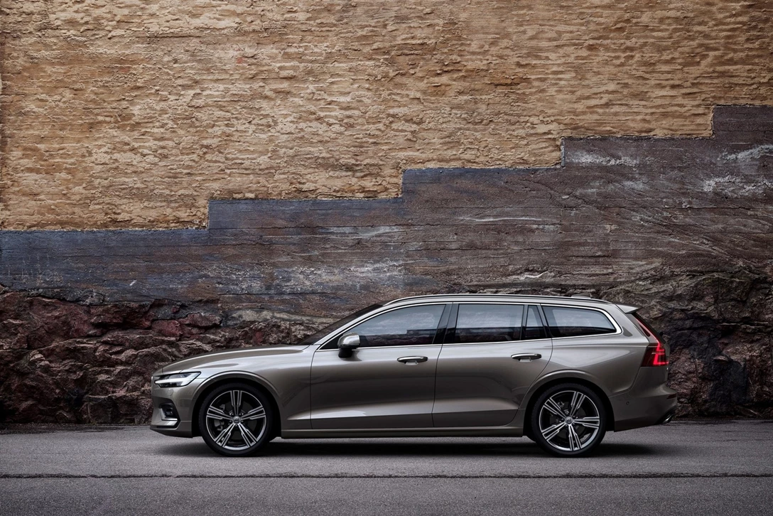 1591318-וולוו V60 נחשפה (9).jpg