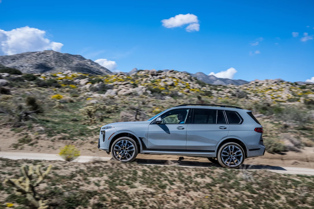 1670013-BMW X7 40i brooklyn grey 027.jpg