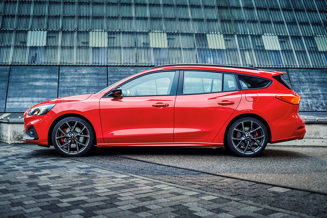 1616423-2019FordFocus_ST-Wagon_11.jpg