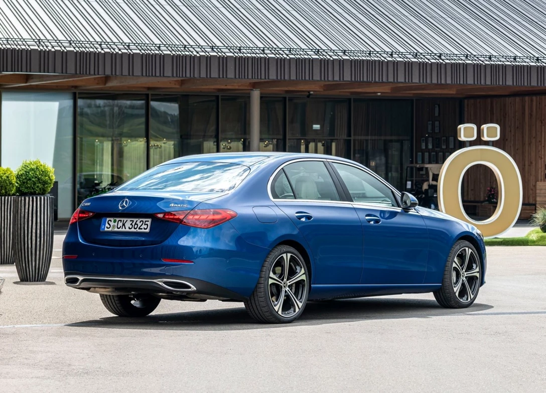 1677343-Mercedes-Benz-C-Class-2023-03.jpg
