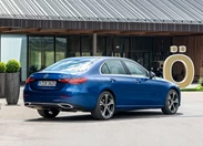 1677343-Mercedes-Benz-C-Class-2023-03.jpg