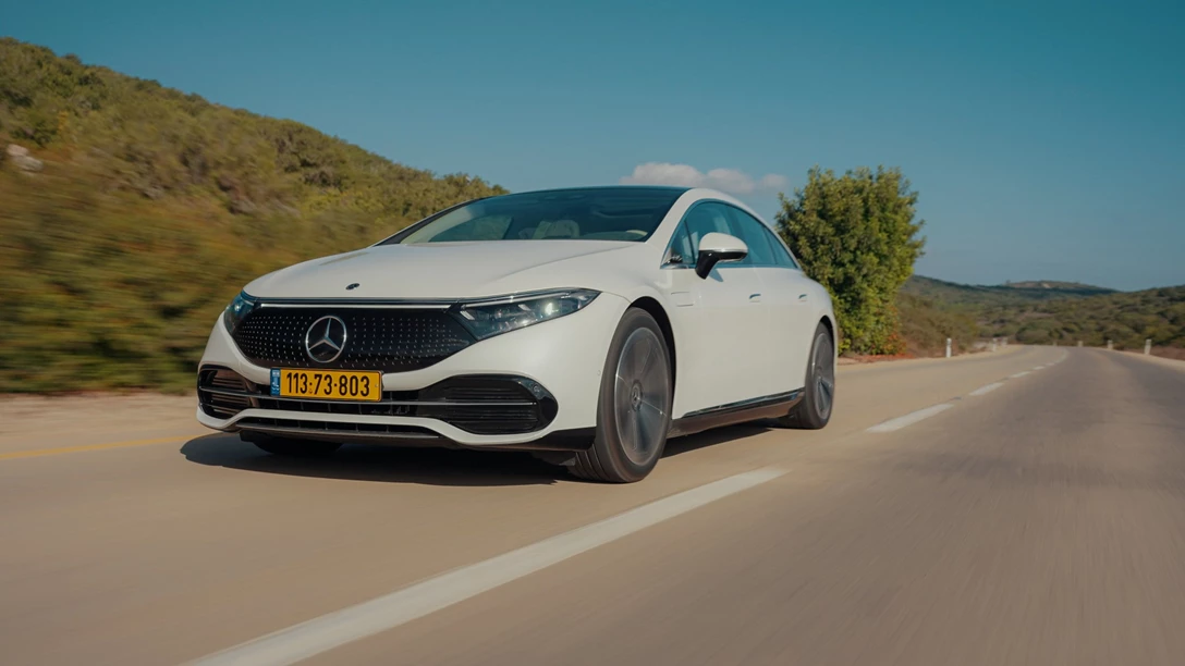 1679121-Mercedes-Benz EQS.00_02_24_11.Still001 copy-min.jpg