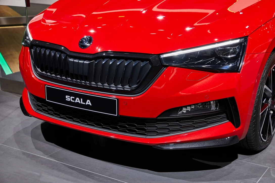 1622491-skoda-scala-front-mask-grile-black.jpg