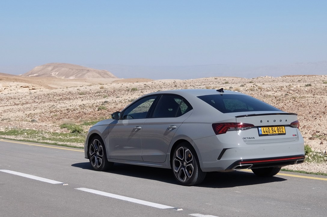 1640000-סקודה אוקטביה מבחן דרכים - 2.jpeg