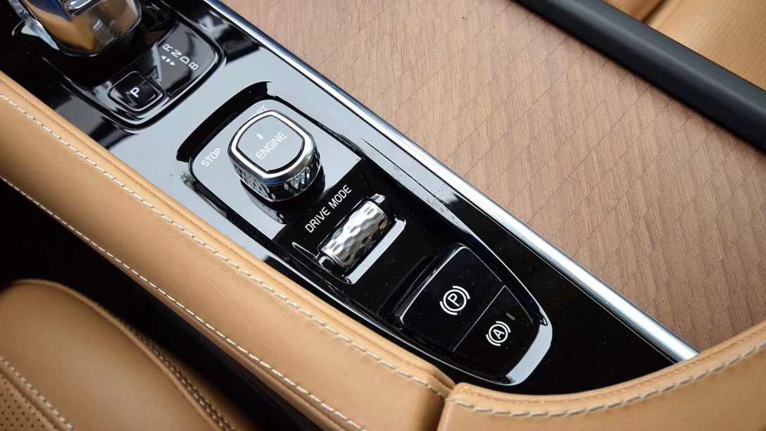 1646714-Volvo XC90 2017 (7).jpg