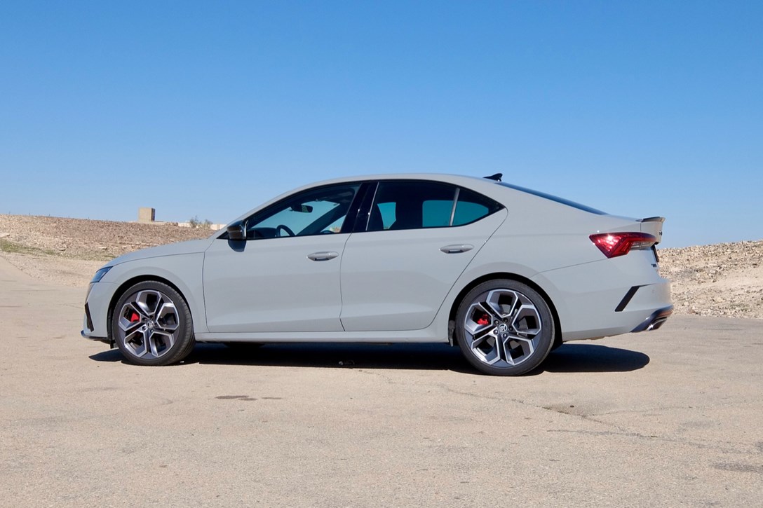 1639997-סקודה אוקטביה מבחן דרכים - 6.jpeg