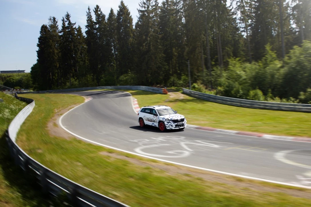 1597220-kodiaq-rs-nurburgring-4.jpg