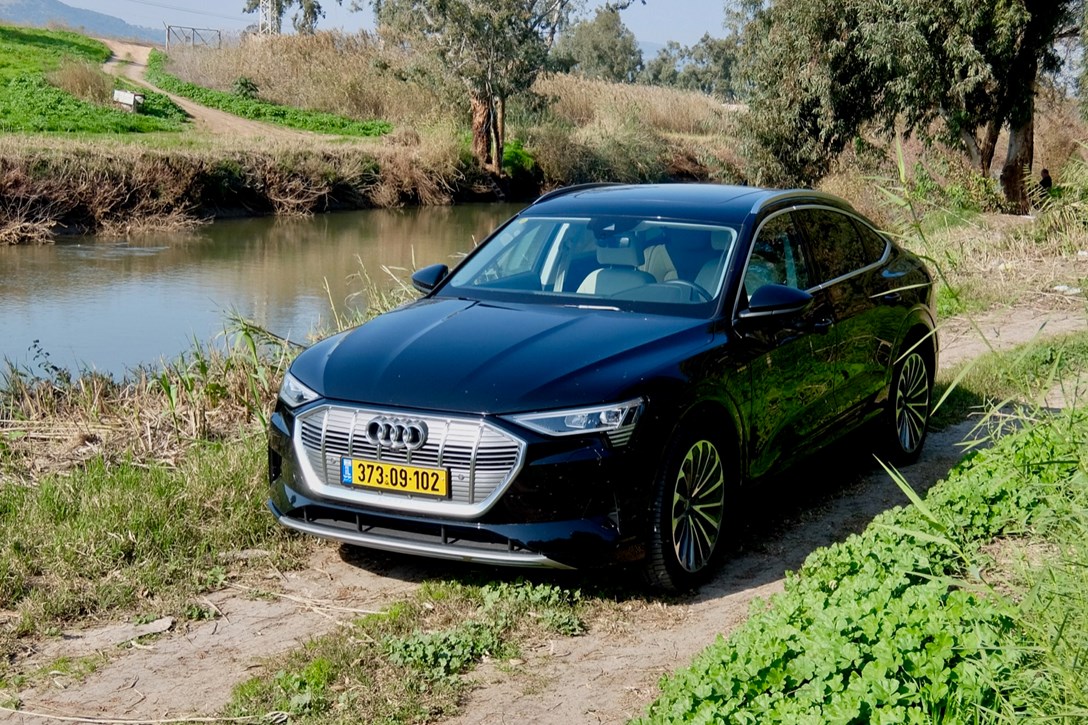 1638518-אודי  e-tronספורטבק - 1.jpeg