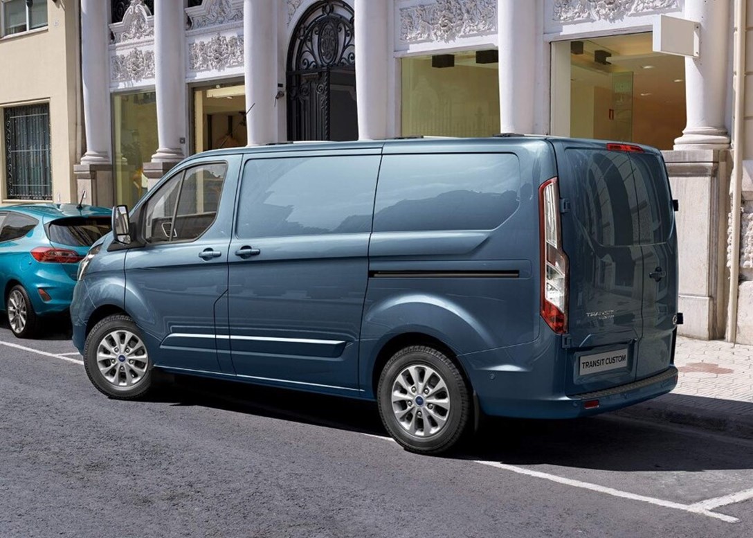 1685433-Ford-Transit-Custom-2023-02.jpeg