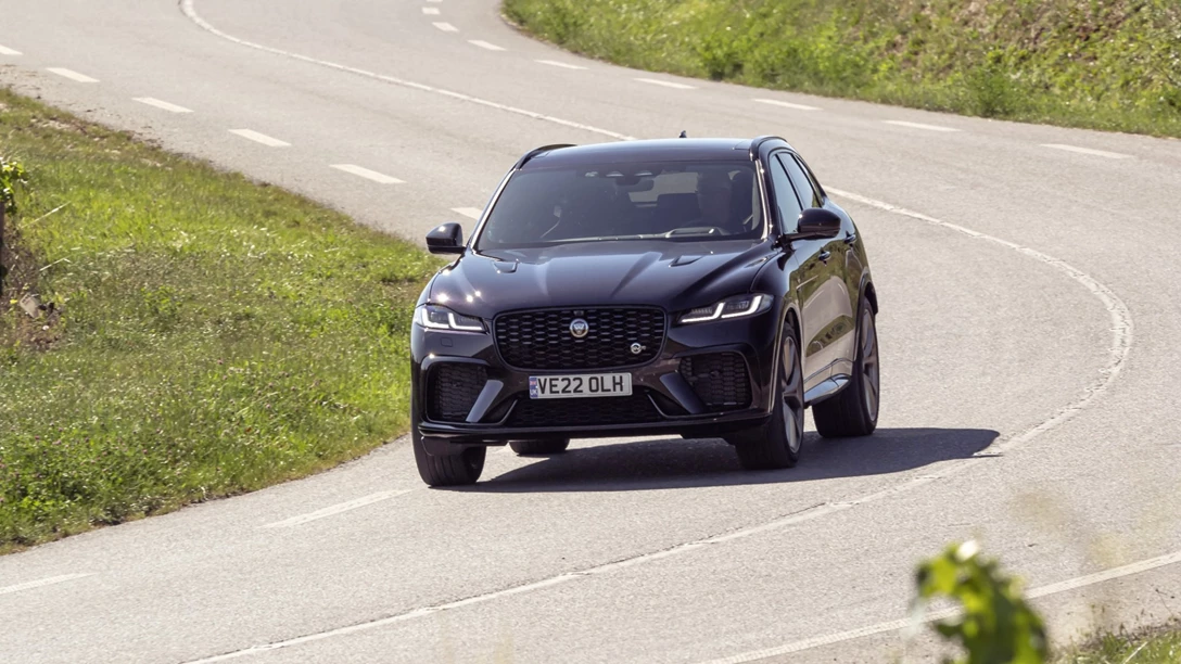 1685892-Jaguar_F-PACE_SVR_Edition1988_079-min.jpg