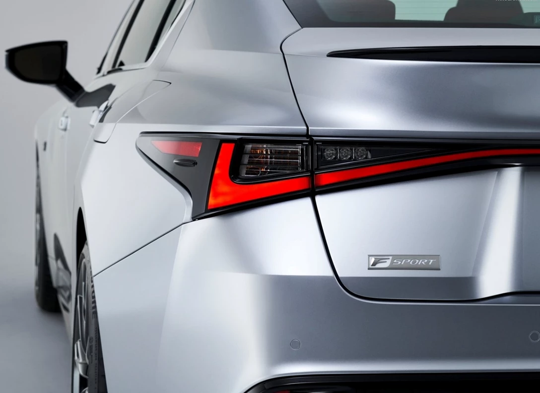 1657515-Lexus-IS300-2022-11.jpg