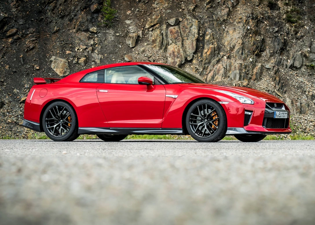 1679310-Nissan-GT-R-2023-01.jpg