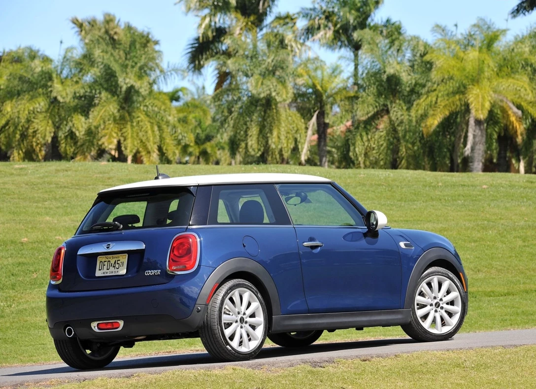 1659230-Mini-Cooper-2015-02.jpg