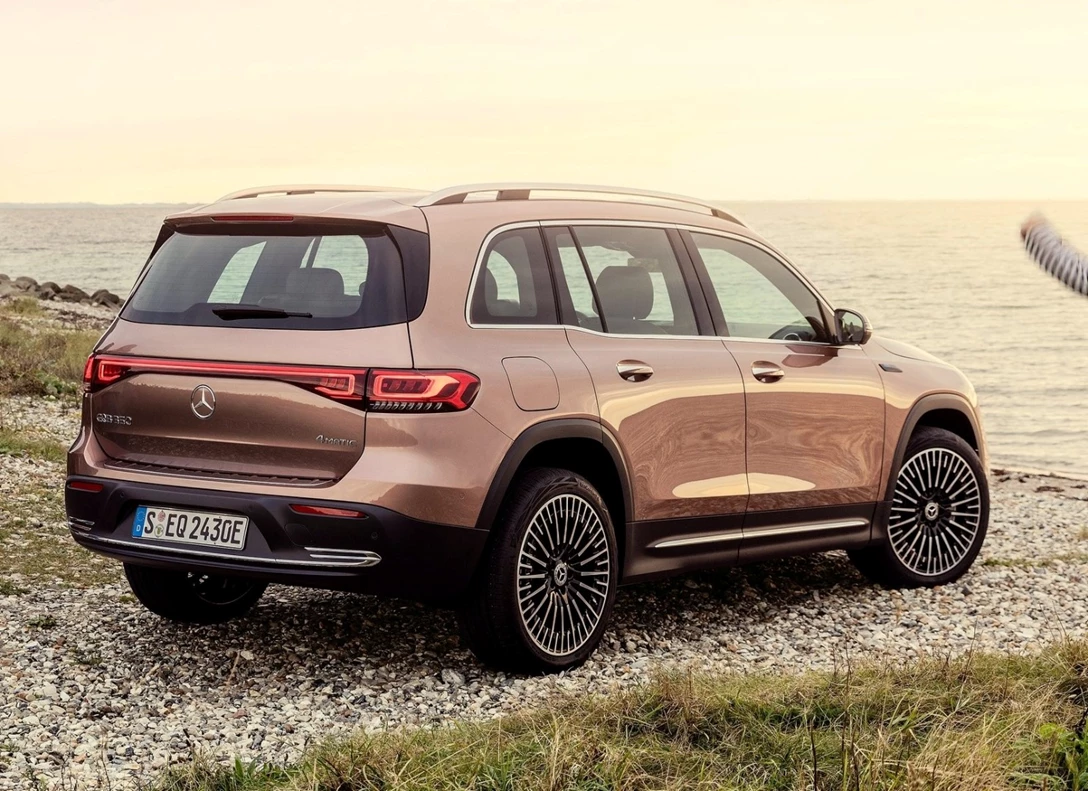 1662244-Mercedes-Benz-EQB-2022-03.jpg